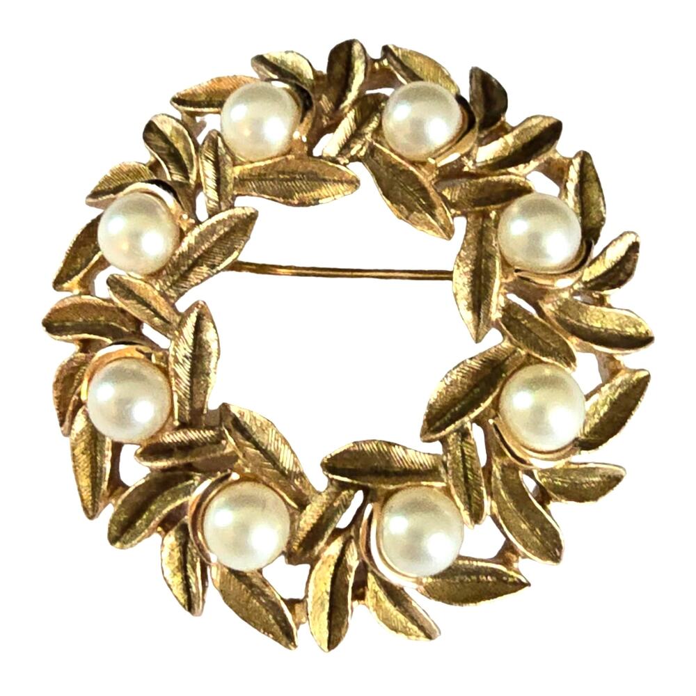 Avon Brooch Women's Gold Tone Textural Leaf and Pearl Berry Wreath Vintage